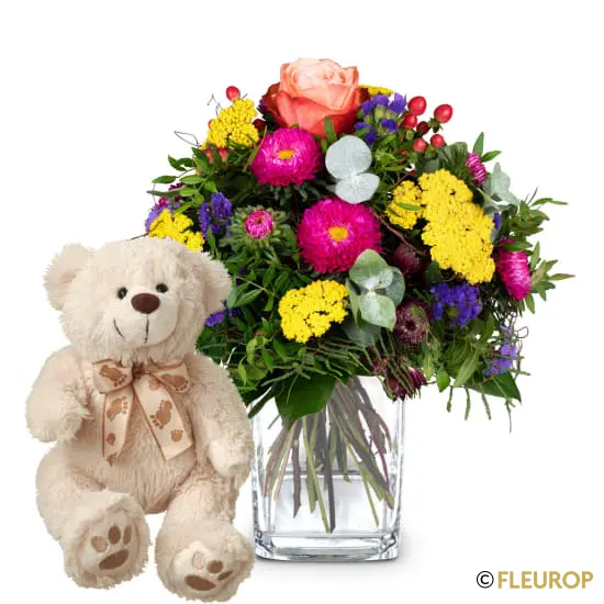 Kleiner Blumenbote mit Teddybär