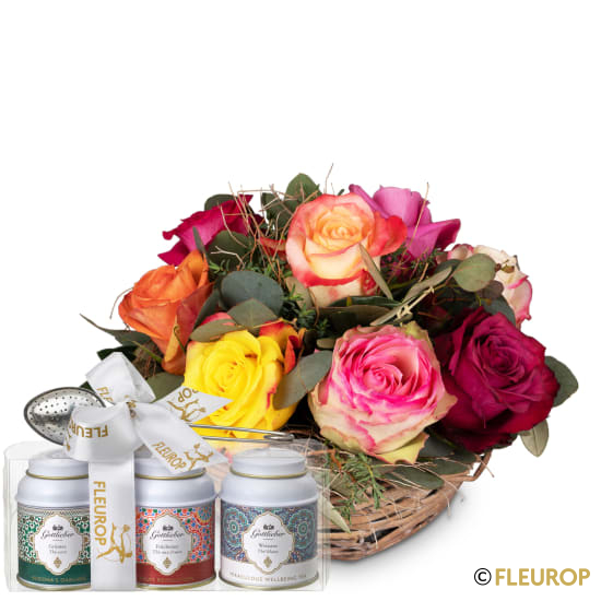 Ein Korb voller Rosen mit Gottlieber Tee Geschenk-Set