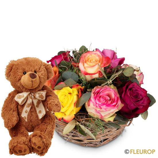 Ein Korb voller Rosen mit Teddybär