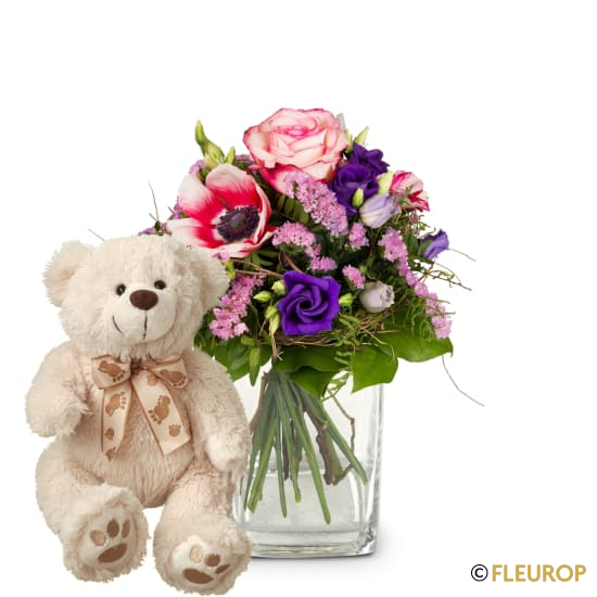 Frühlingsprinzessin mit Teddybär